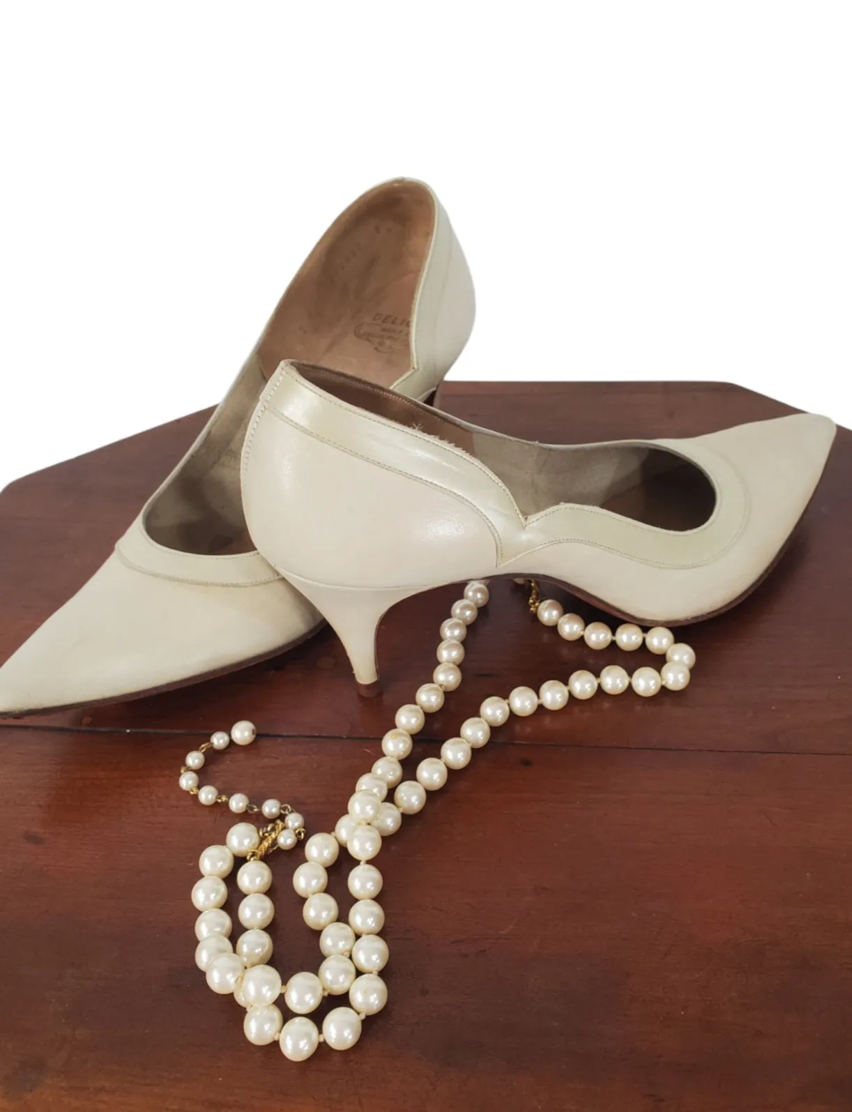 50s/60s DeLiso Debs Cream Leather Pumps - sz 6w, 6.5m, 7n