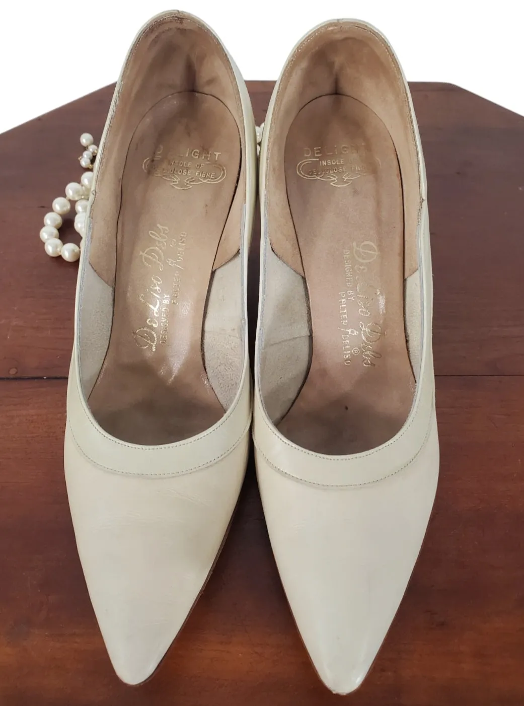 50s/60s DeLiso Debs Cream Leather Pumps - sz 6w, 6.5m, 7n