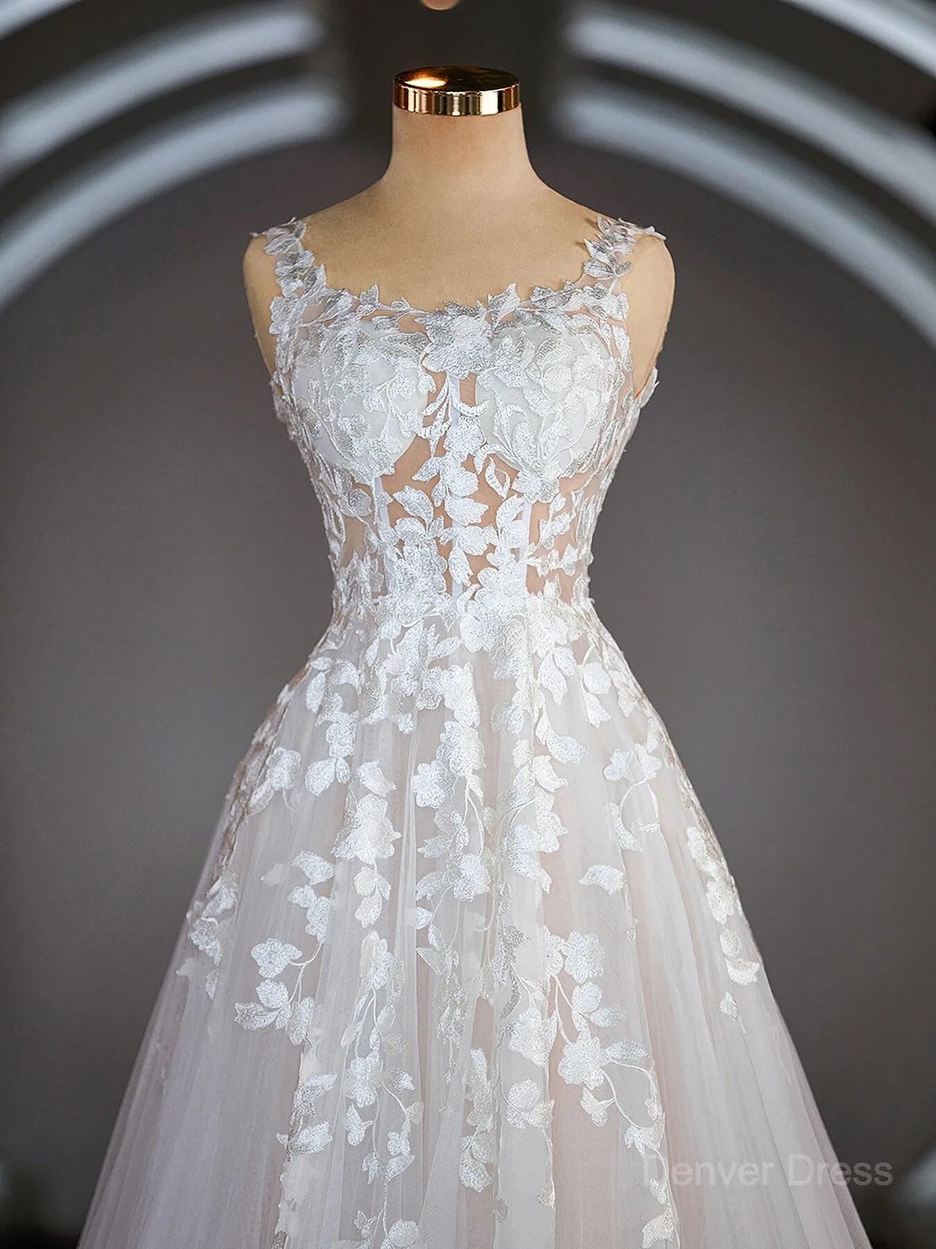 A-Line Straps Court Train Tulle Wedding Dresses with Appliques Lace