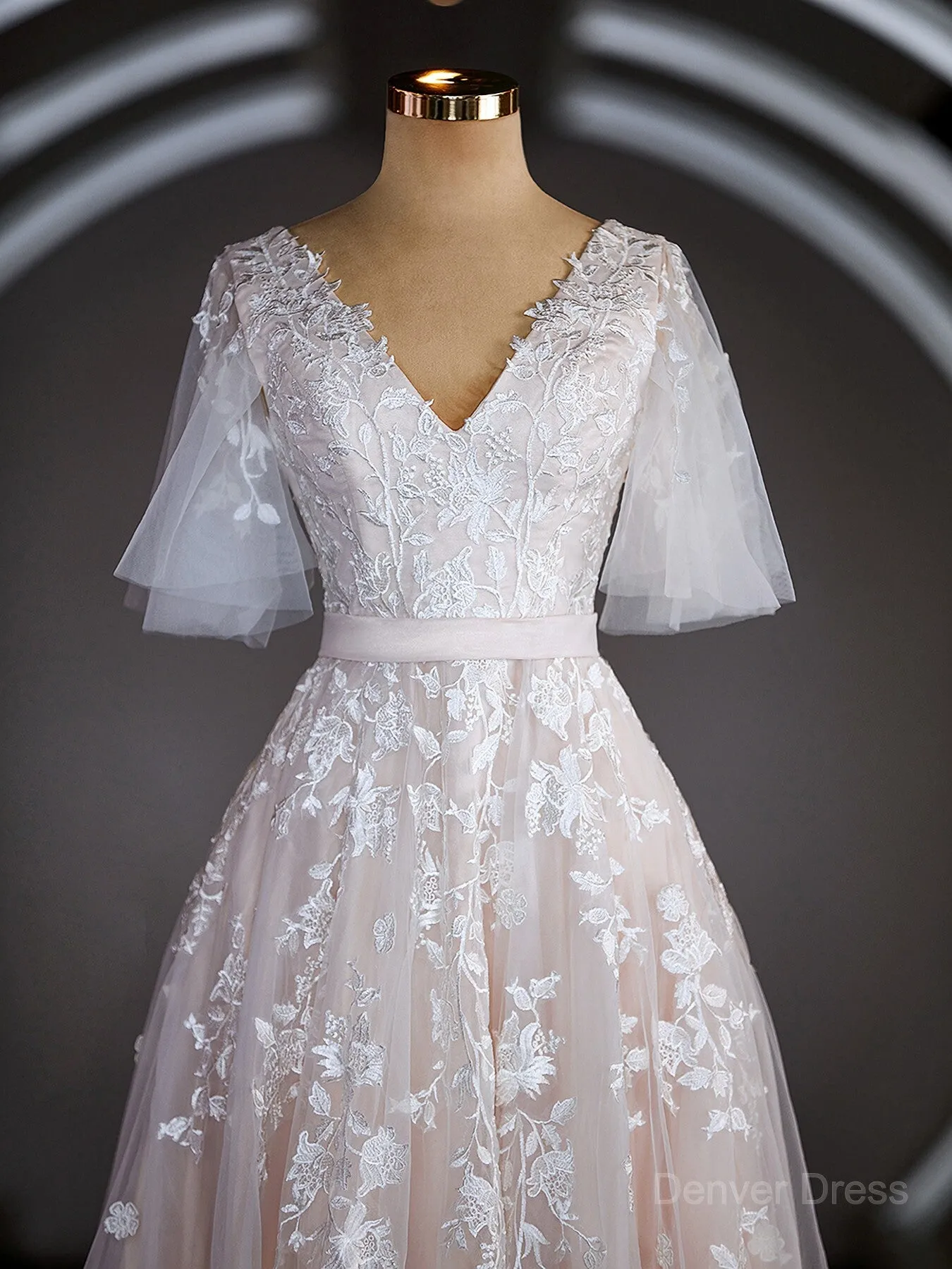 A-Line V-neck Court Train Tulle Wedding Dresses with Appliques Lace