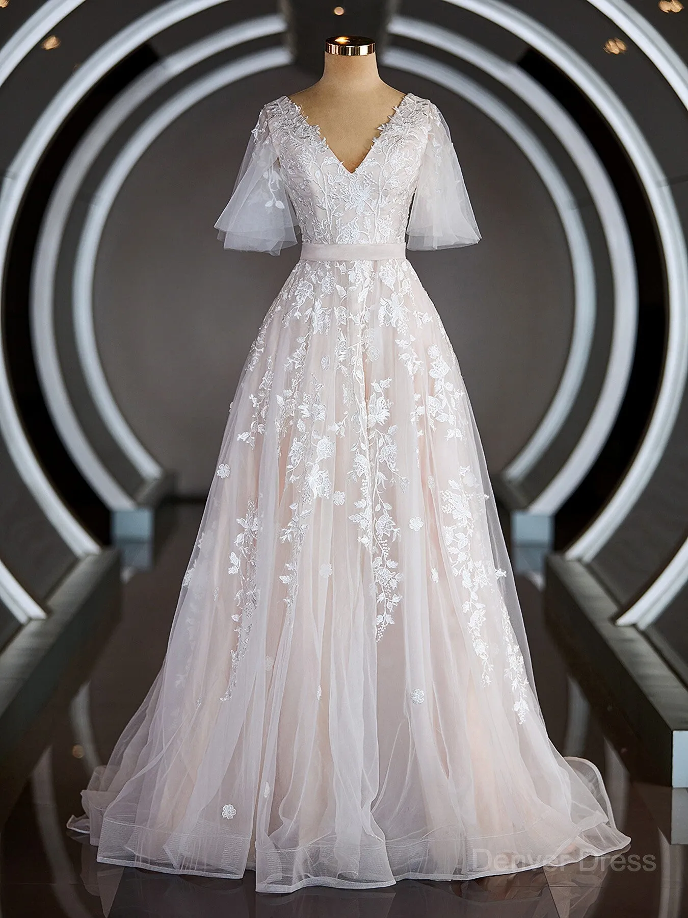 A-Line V-neck Court Train Tulle Wedding Dresses with Appliques Lace