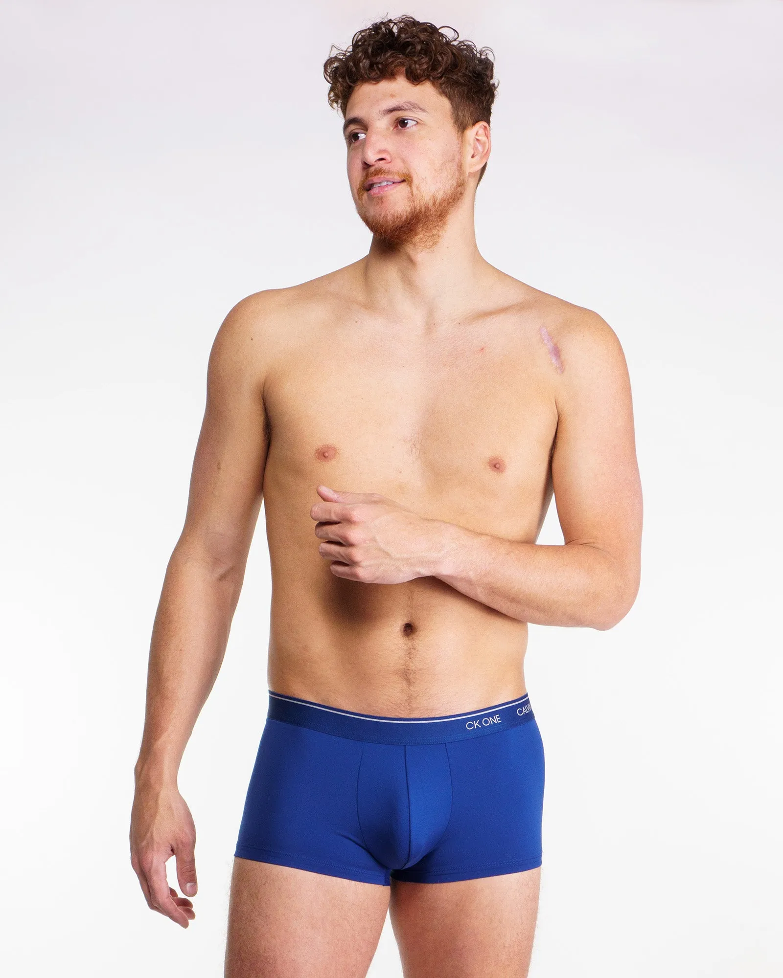 Boxer court Calvin Klein taille basse bleu