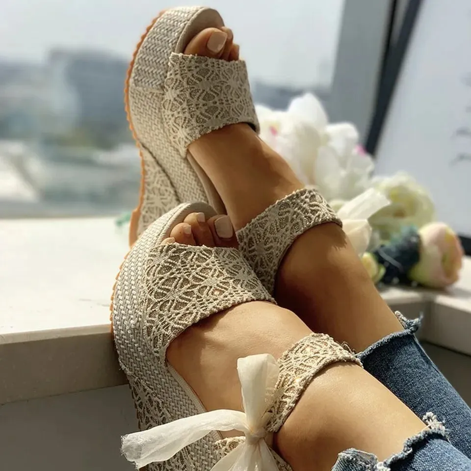 Eléa - Wedge Sandals with Lace Detail and Bow