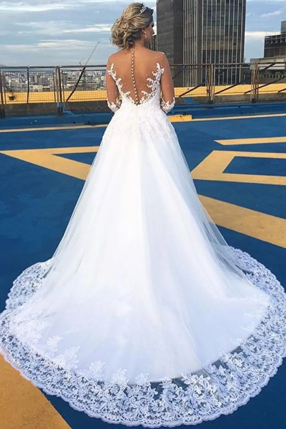 Long Sleeve White Tulle Wedding Dresses With Lace Appliques