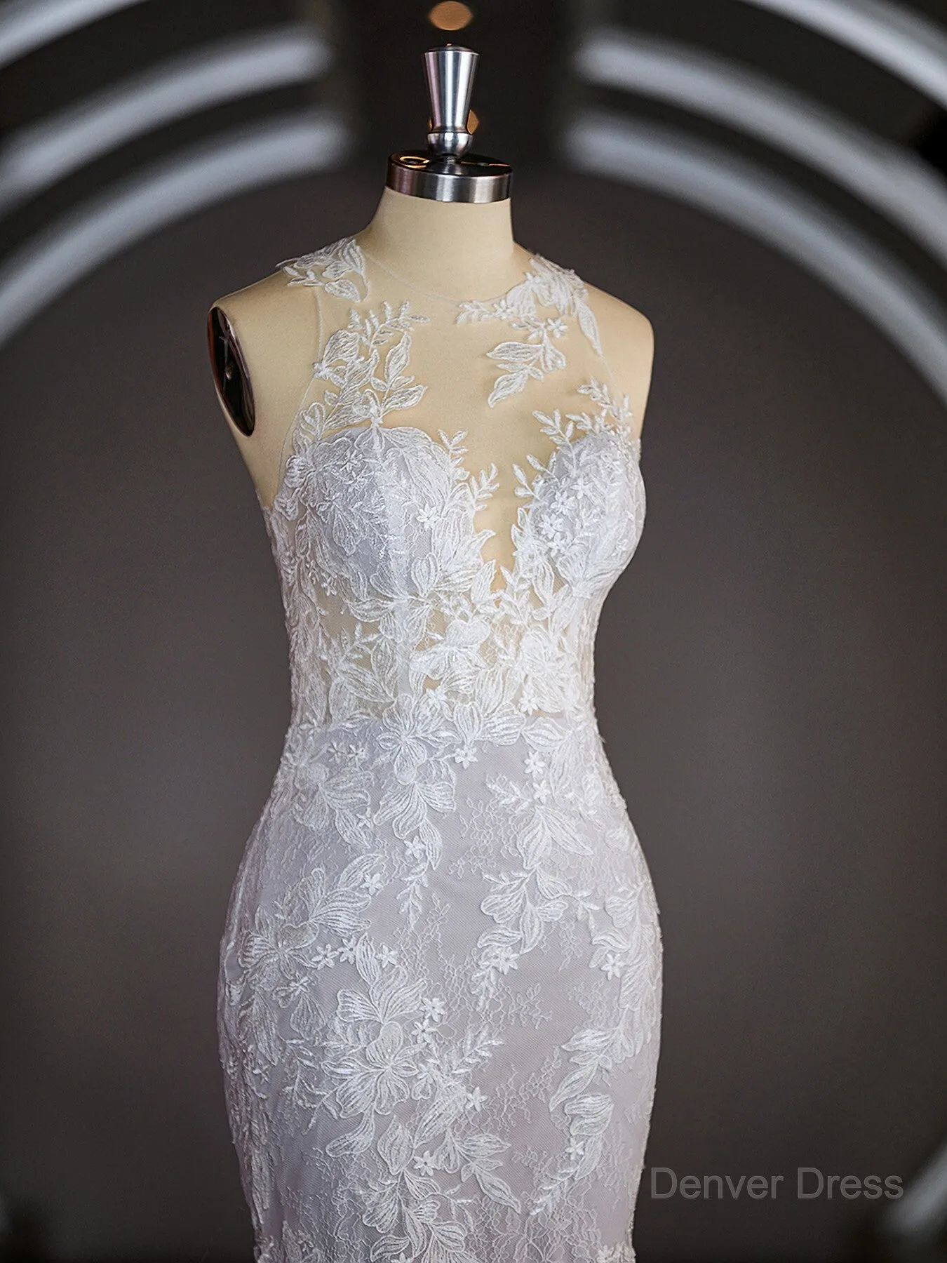 Sheath Scoop Court Train Lace Wedding Dresses with Appliques Lace